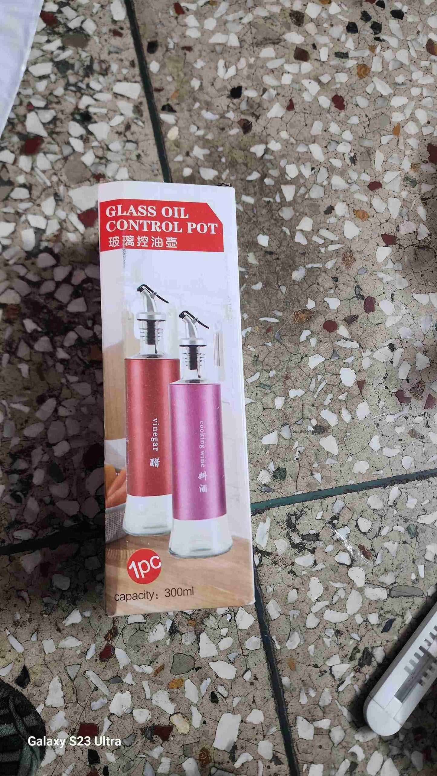Automatic oil dispenser